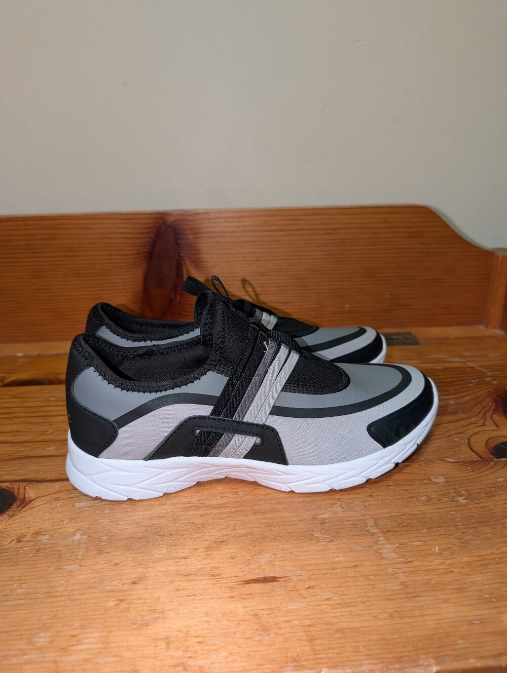 Vionic Women’s Walking Sneakers Gray Black Size 6.5 Comfort Shoes